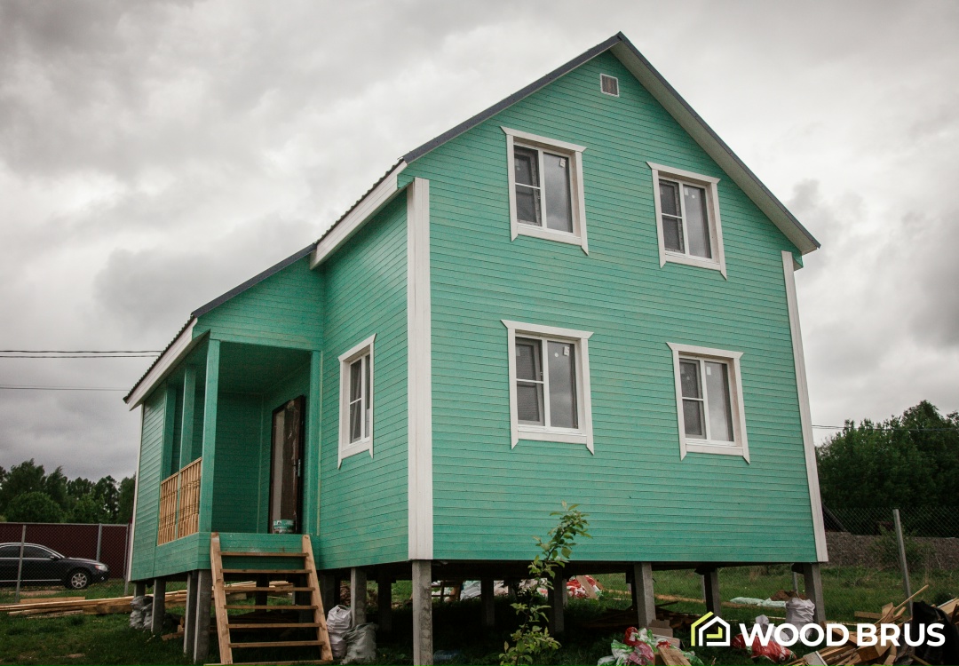 🏠 Делимся фотографиями построенного каркасного дома по проекту «Уфа». Размеры: 7.5х8 м, общая площадь: 103 м². Строили в