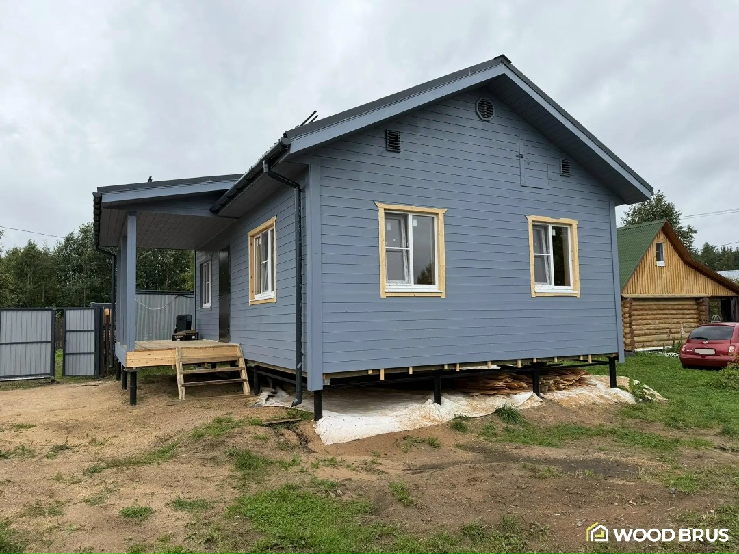 🏠 Делимся фотографиями построенного каркасного дома по проекту «Клин» с изменениями заказчика. Размеры: 6х9 м с террасой